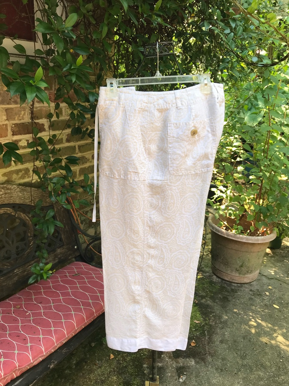 Liz Claiborne- VINTAGE BEIGE/WHITE LINEN MICHAELA ANKLE PANTS- Size 12- EUC